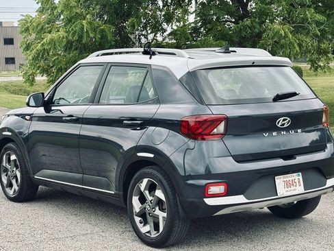 Used 2021 Hyundai Venue FWD image 8