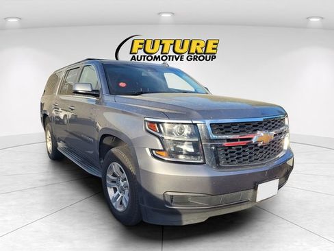 Used 2019 Chevrolet Suburban LT image 1