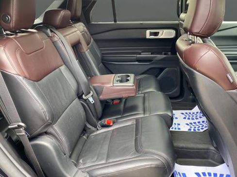 Used 2020 Ford Explorer Platinum w/ Premium Technology Package AWD/4WD image 23