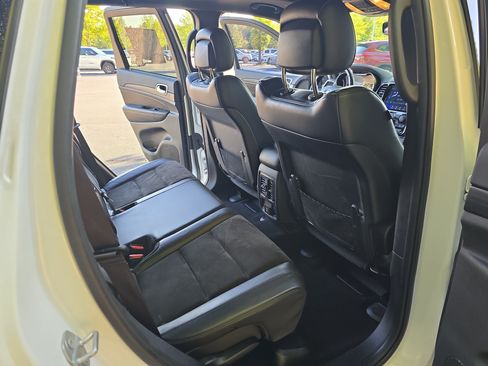 Used 2020 Jeep Grand Cherokee Altitude RWD image 11