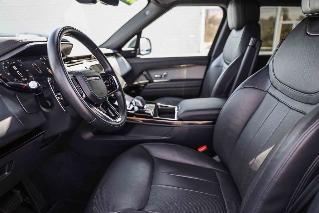 Used 2025 Land Rover Range Rover Sport SE AWD/4WD image 18
