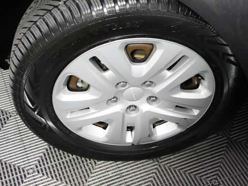 Used 2018 Dodge Grand Caravan SE FWD image 18