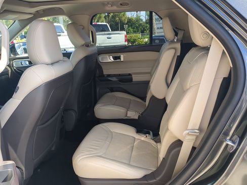Used 2020 Ford Explorer Platinum w/ Premium Technology Package image 14