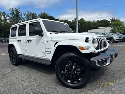 Used 2024 Jeep Wrangler Unlimited Sahara w/ Technology Group AWD/4WD image 1