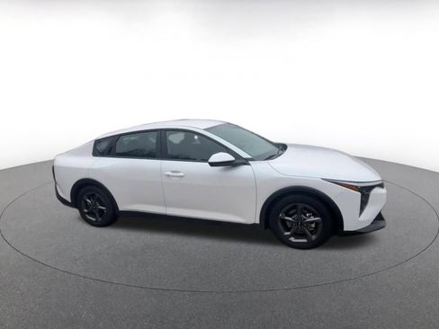 Used 2025 Kia K4 LXS image 2