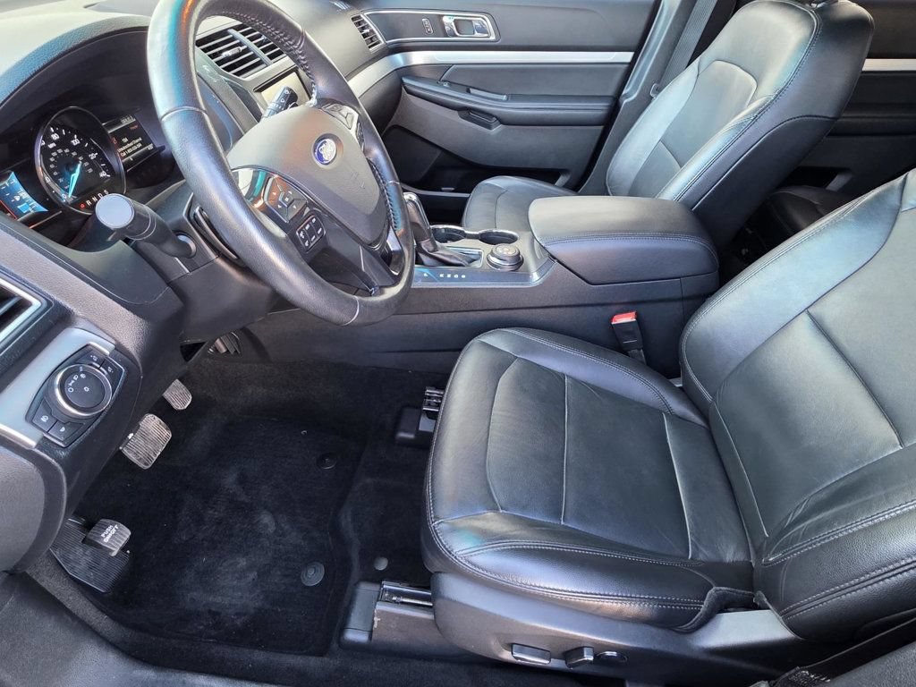 Used 2016 Ford Explorer XLT w/ Equipment Group 202A AWD/4WD image 6