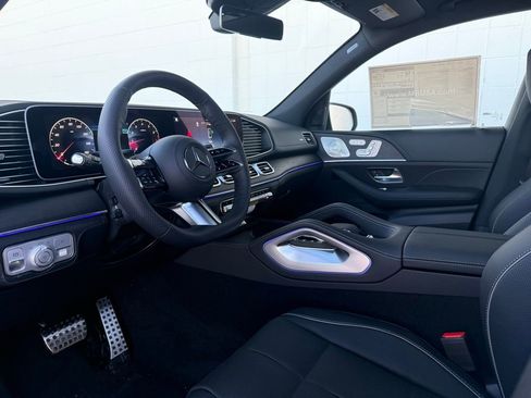 Used 2026 Mercedes-Benz GLS 580 4MATIC image 4