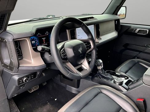 Used 2025 Ford Bronco Outer Banks image 19
