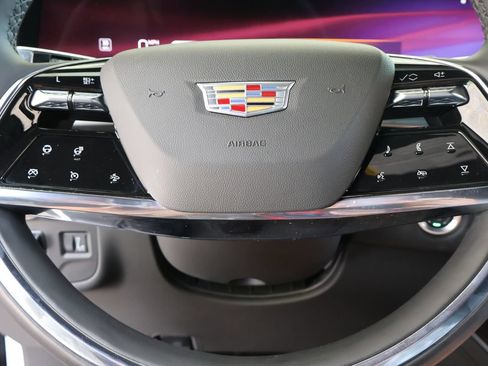 Certified 2025 Cadillac Escalade Premium Luxury AWD/4WD image 22