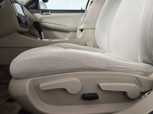 Used 2011 Chevrolet Impala LT image 28