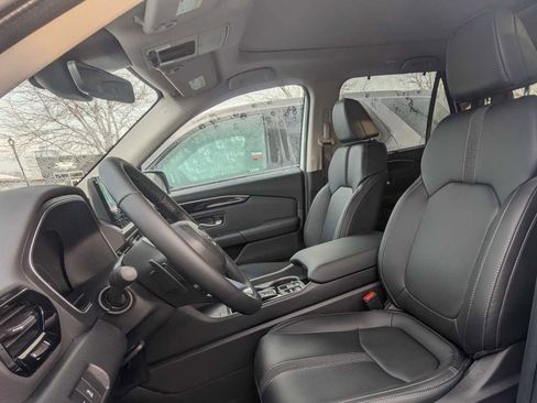 New 2025 Honda Pilot Touring image 19