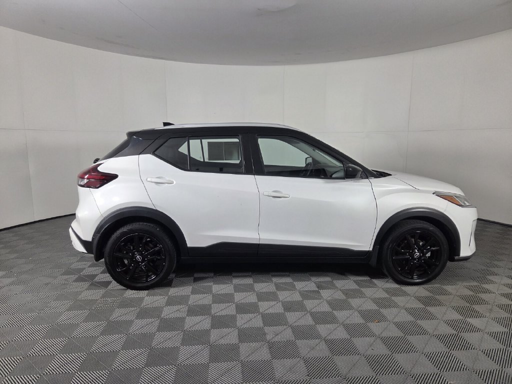 Used 2022 Nissan Kicks SV FWD image 5