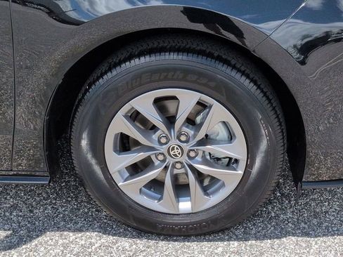 Certified 2026 Toyota Sienna LE FWD image 11