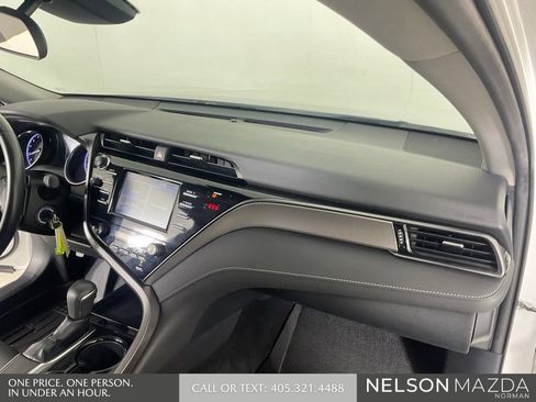 Used 2019 Toyota Camry SE FWD image 31