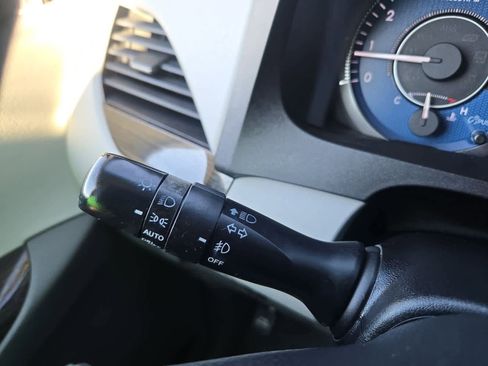 Used 2017 Toyota Sienna XLE image 28