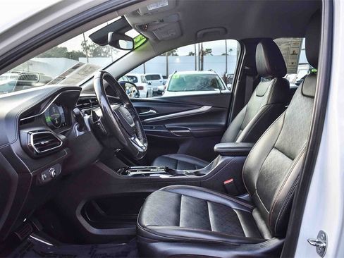 Used 2023 Chevrolet Bolt EUV LT w/ Convenience Package image 16