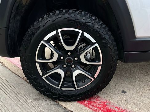 Used 2025 Jeep Compass Trailhawk w/ Trailer Tow Group image 9