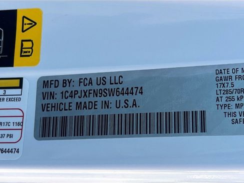 Used 2025 Jeep Wrangler Unlimited Rubicon AWD/4WD image 31