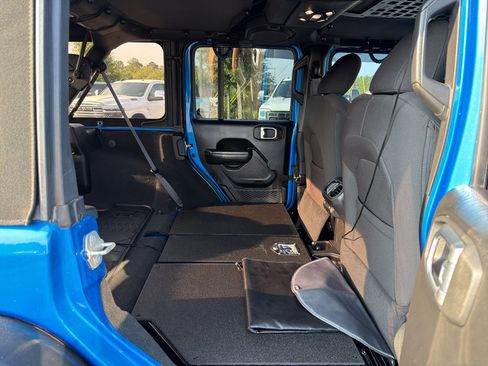 Used 2023 Jeep Wrangler Unlimited Sport AWD/4WD image 25