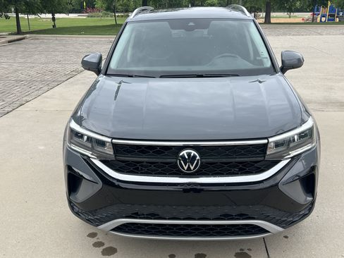 Certified 2023 Volkswagen Taos SE FWD image 3