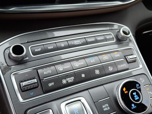 Used 2021 Hyundai Santa Fe Limited AWD/4WD image 19