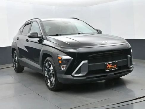 Used 2024 Hyundai Kona SEL FWD image 2
