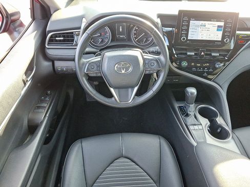 Used 2022 Toyota Camry SE image 12