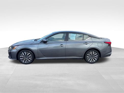 Used 2023 Nissan Altima 2.5 SV image 2