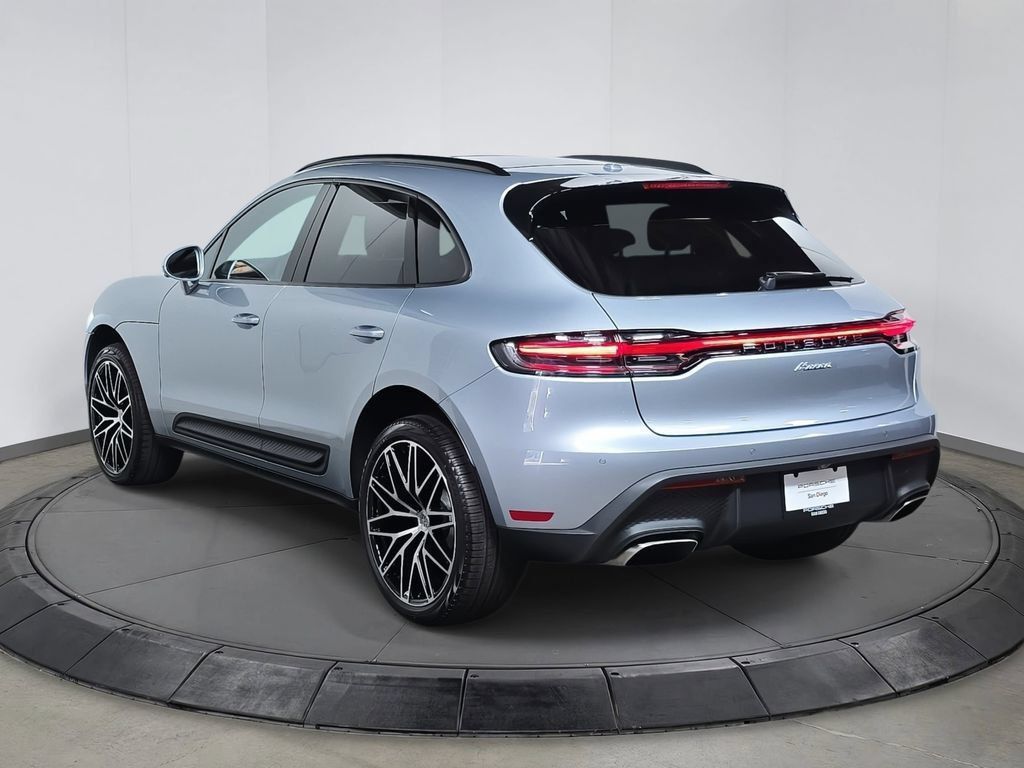 Certified 2026 Porsche Macan AWD/4WD image 3