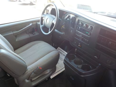 Used 2017 Chevrolet Express 3500 LT w/ LT Preferred Equipment Group RWD image 23