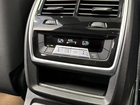 Used 2024 BMW X7 M60i AWD/4WD image 43