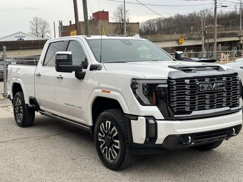 Used 2024 GMC Sierra 3500 Denali Ultimate image 7