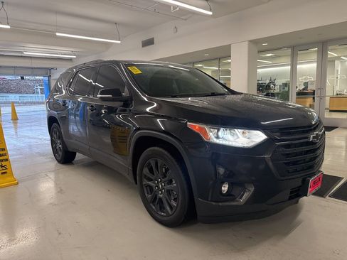 Used 2021 Chevrolet Traverse RS image 3