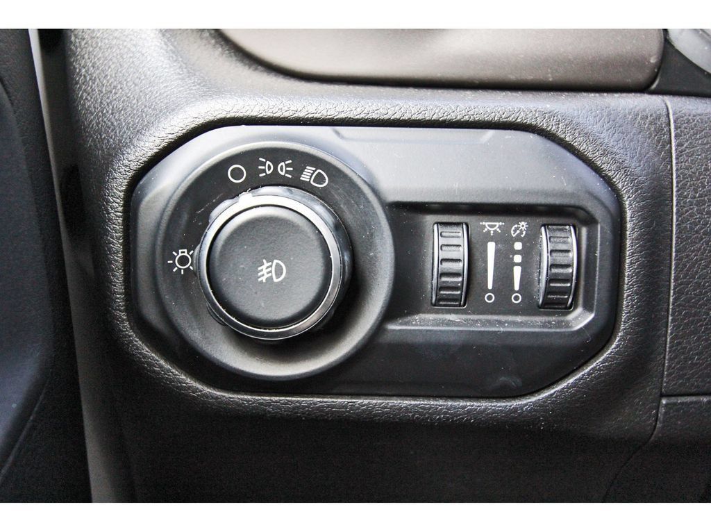 Used 2018 Jeep Wrangler Unlimited Sport AWD/4WD image 23