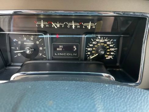 Used 2012 Lincoln Navigator 4WD image 32