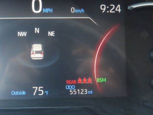 Used 2024 Toyota RAV4 XLE FWD image 22