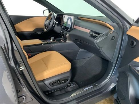 Used 2025 Lexus RX 350 w/ Convenience Package image 41