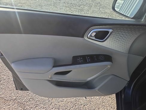 Used 2020 Kia Soul LX image 9