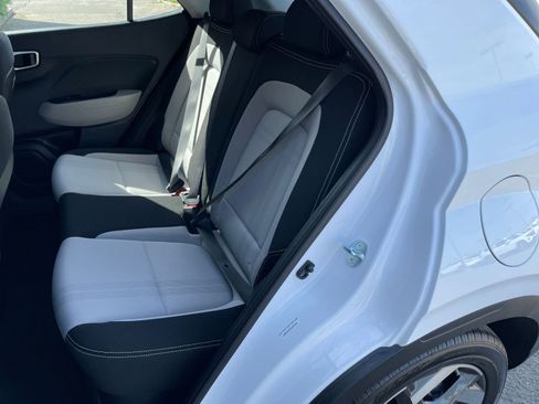 Used 2025 Hyundai Venue SEL image 38