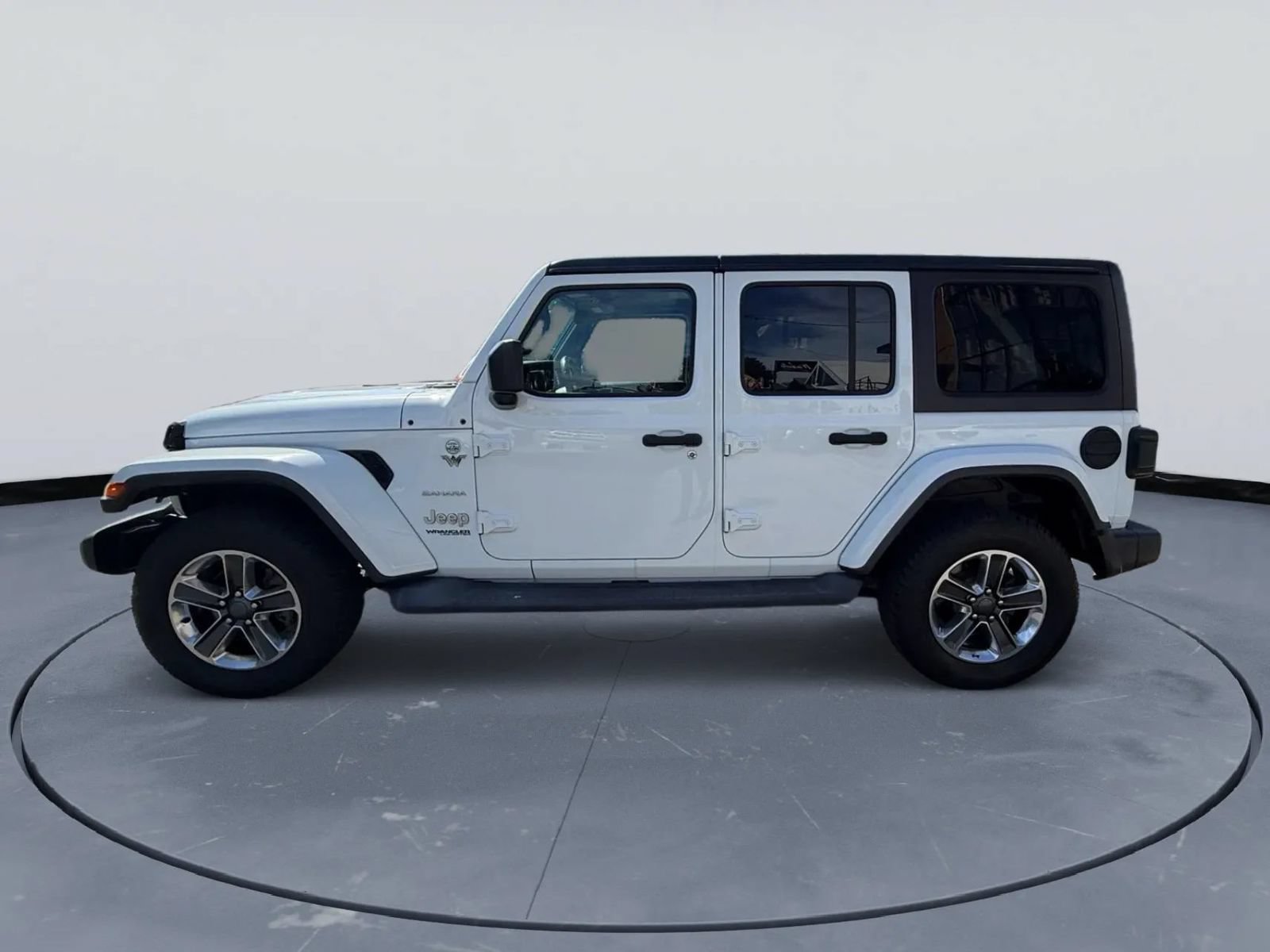 Used 2019 Jeep Wrangler Unlimited Sahara w/ Cold Weather Group AWD/4WD image 4