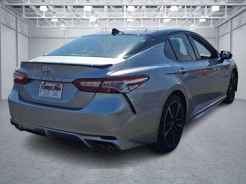 Used 2020 Toyota Camry XSE image 5