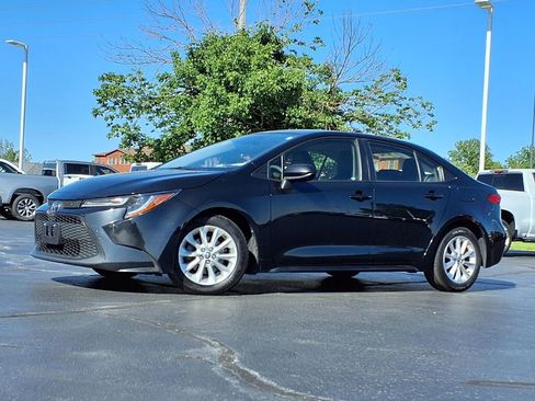 Used 2021 Toyota Corolla LE w/ LE Convenience Package FWD image 2