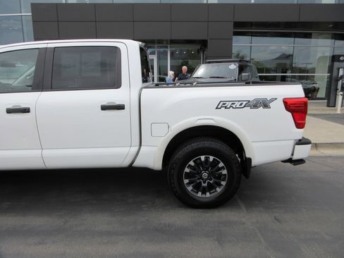 Used 2017 Nissan Titan PRO-4X AWD/4WD image 5
