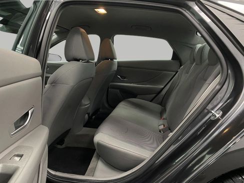 Certified 2023 Hyundai Elantra SE image 25