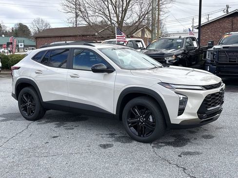 New 2026 Chevrolet Trax ACTIV w/ Driver Confidence Package image 2