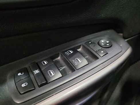 Used 2019 Jeep Cherokee Latitude w/ Popular Appearance Group FWD image 27