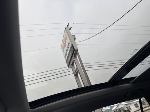 Used 2024 GMC Terrain SLT w/ Elevation Edition image 12