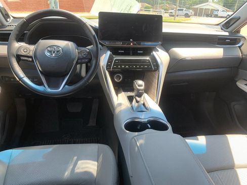 Used 2024 Toyota Venza Limited AWD/4WD image 17