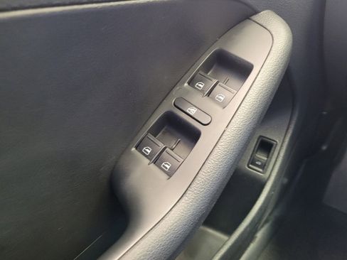 Used 2016 Volkswagen Jetta Sport FWD image 27