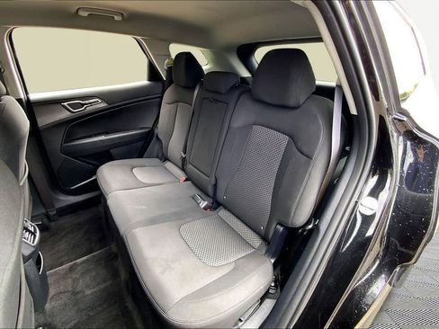 Used 2025 Kia Sportage LX image 16